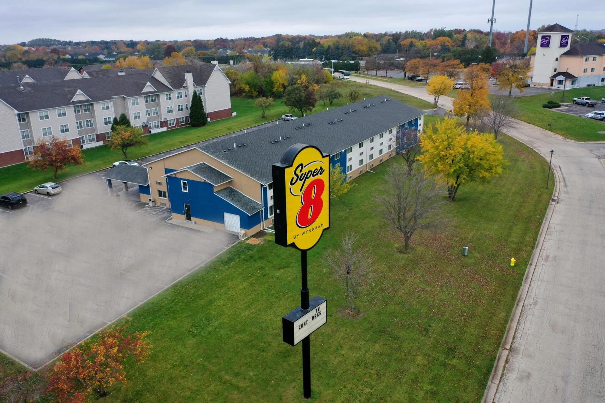 Отель Super 8 By Wyndham Rockford I-90 Casino District Экстерьер фото